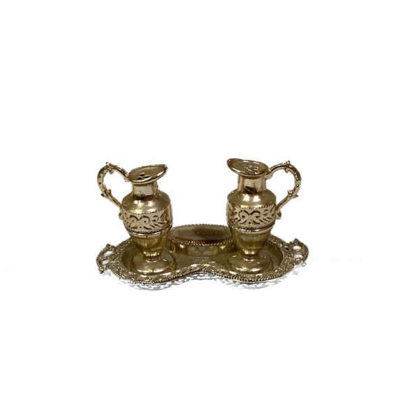 Vintage Virginia Salt & Pepper Shakers Metal Mini Jugs & Tray Made in Japan - Picture 1 of 10